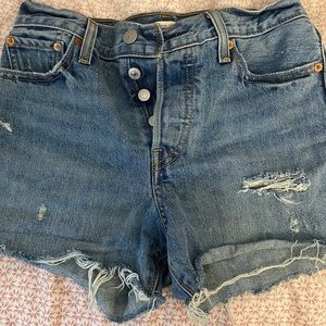 LIKE NEW Levi Distressed High Waisted Wedgie Short